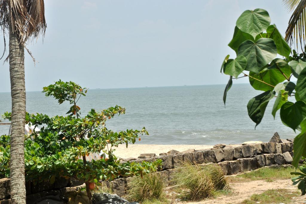 Angeo Beach House Alappuzha Bagian luar foto